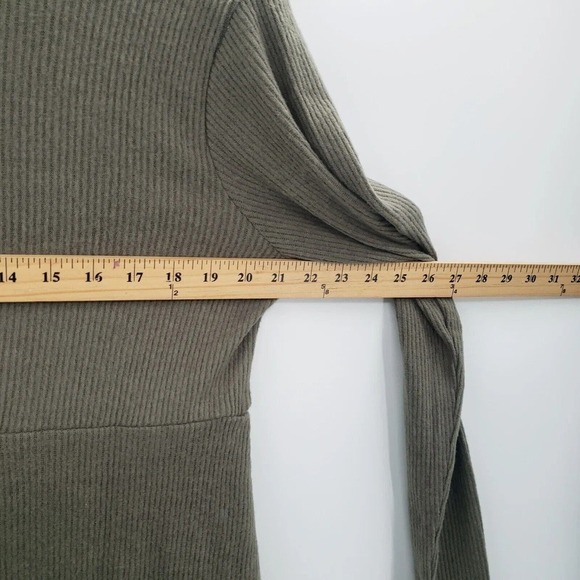 Dg2 Diane Gilman Green Split Front Sweater Womens Medium Turtleneck Rayon Blend - Picture 8 of 12